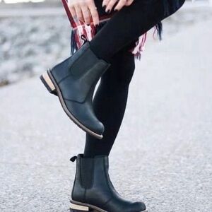 Kodiak Alma water proof Chelsea ankle Black Leather Boots women’s Sz-7.     L